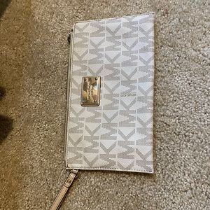 Michael Kors wristlet